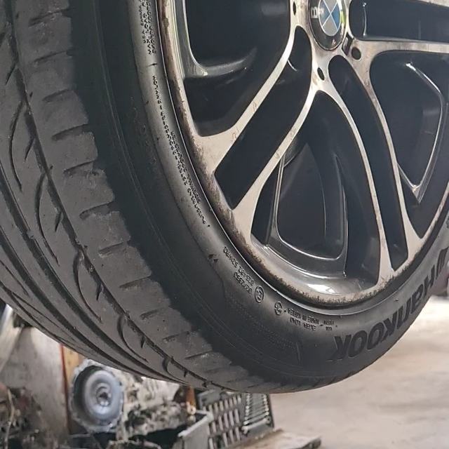 Alloy wheel on the lift